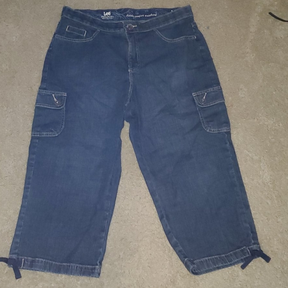 Size Medium Lee platinum label cropped jeans